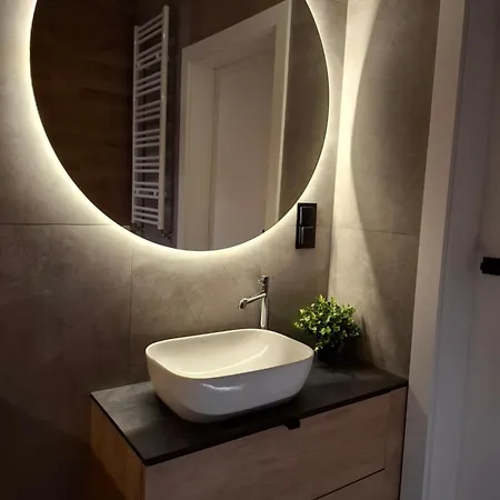 Expo Z Wanna, Hopa Lupa, Nowa Sukcesja, Bezplatny Parking Przy Ulicy W Nocy Oraz Weekend Daire