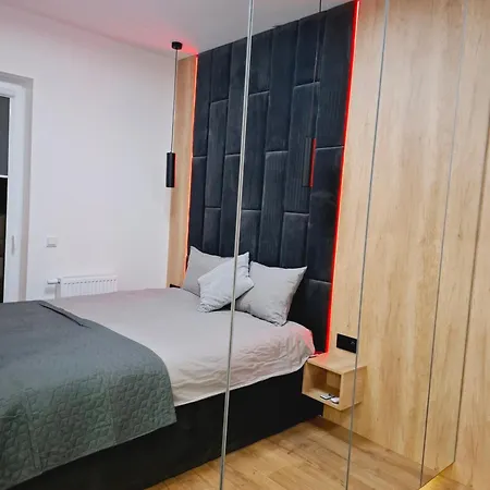 Expo Z Wanna, Hopa Lupa, Nowa Sukcesja, Bezplatny Parking Przy Ulicy W Nocy Oraz Weekend