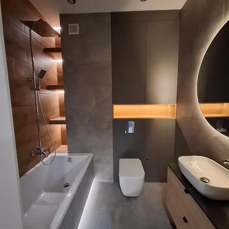 Expo Z Wanna, Hopa Lupa, Nowa Sukcesja, Bezplatny Parking Przy Ulicy W Nocy Oraz Weekend * Łódź