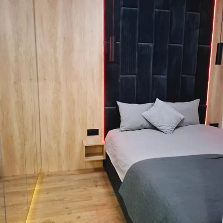 Expo Z Wanna, Hopa Lupa, Nowa Sukcesja, Bezplatny Parking Przy Ulicy W Nocy Oraz Weekend