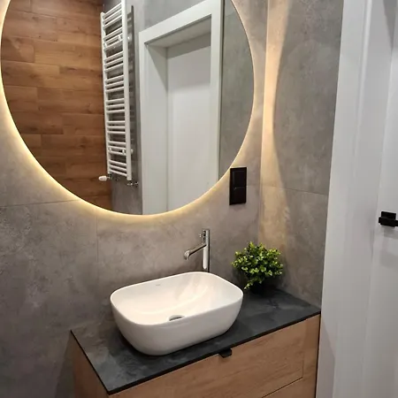 Expo Z Wanna, Hopa Lupa, Nowa Sukcesja, Bezplatny Parking Przy Ulicy W Nocy Oraz Weekend Lägenhet