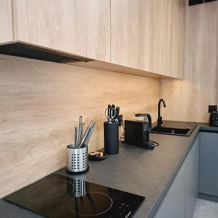 Expo Z Wanna, Hopa Lupa, Nowa Sukcesja, Bezplatny Parking Przy Ulicy W Nocy Oraz Weekend