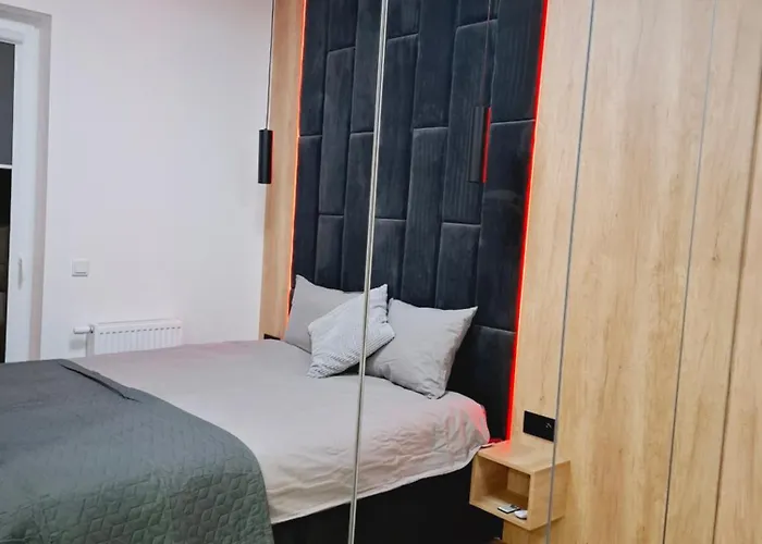 Expo Z Wanna, Hopa Lupa, Nowa Sukcesja, Bezplatny Parking Przy Ulicy W Nocy Oraz Weekend