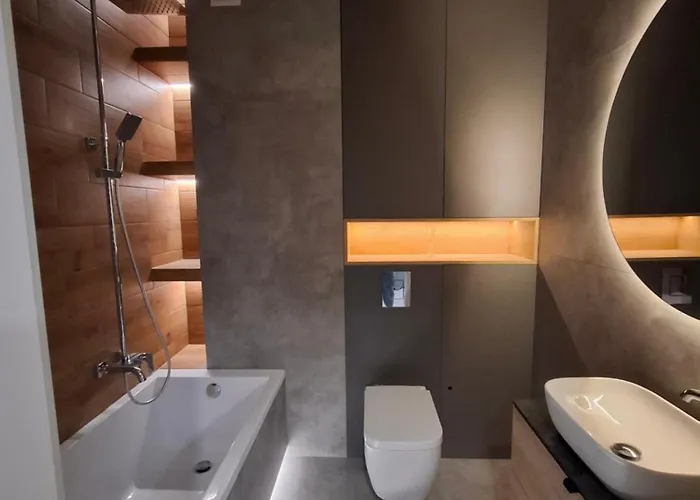 Expo Z Wanna, Hopa Lupa, Nowa Sukcesja, Bezplatny Parking Przy Ulicy W Nocy Oraz Weekend * Λοτζ