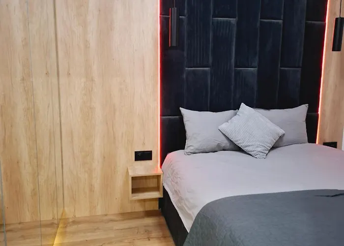 Expo Z Wanna, Hopa Lupa, Nowa Sukcesja, Bezplatny Parking Przy Ulicy W Nocy Oraz Weekend