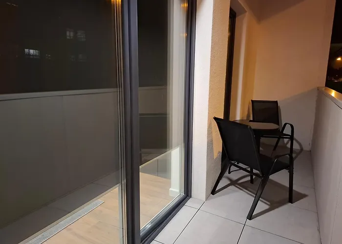 Expo Z Wanna, Hopa Lupa, Nowa Sukcesja, Bezplatny Parking Przy Ulicy W Nocy Oraz Weekend